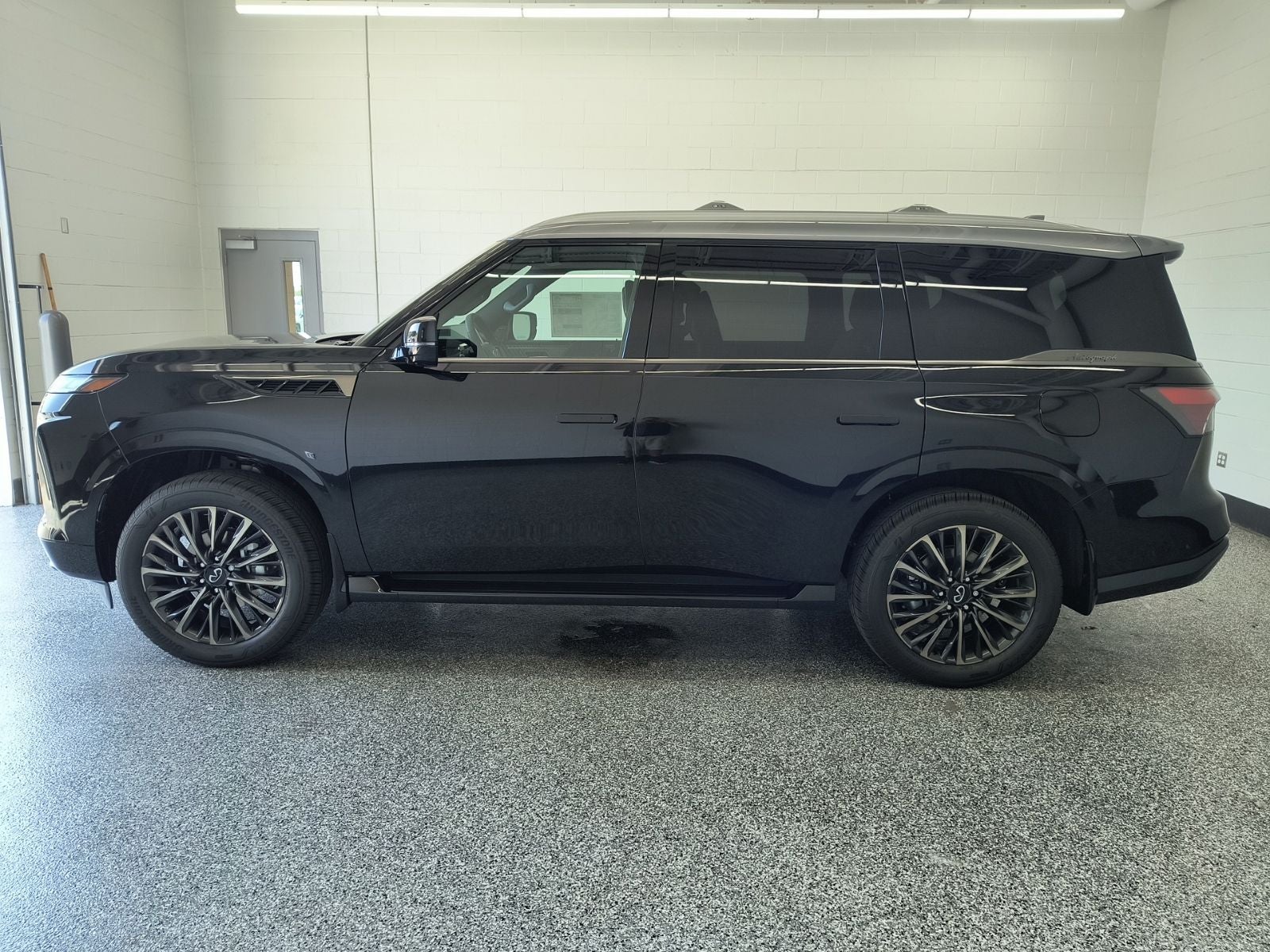 2027 INFINITI QX80 AUTOGRAPH