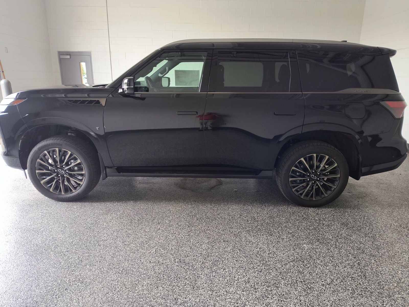 2027 INFINITI QX80 AUTOGRAPH
