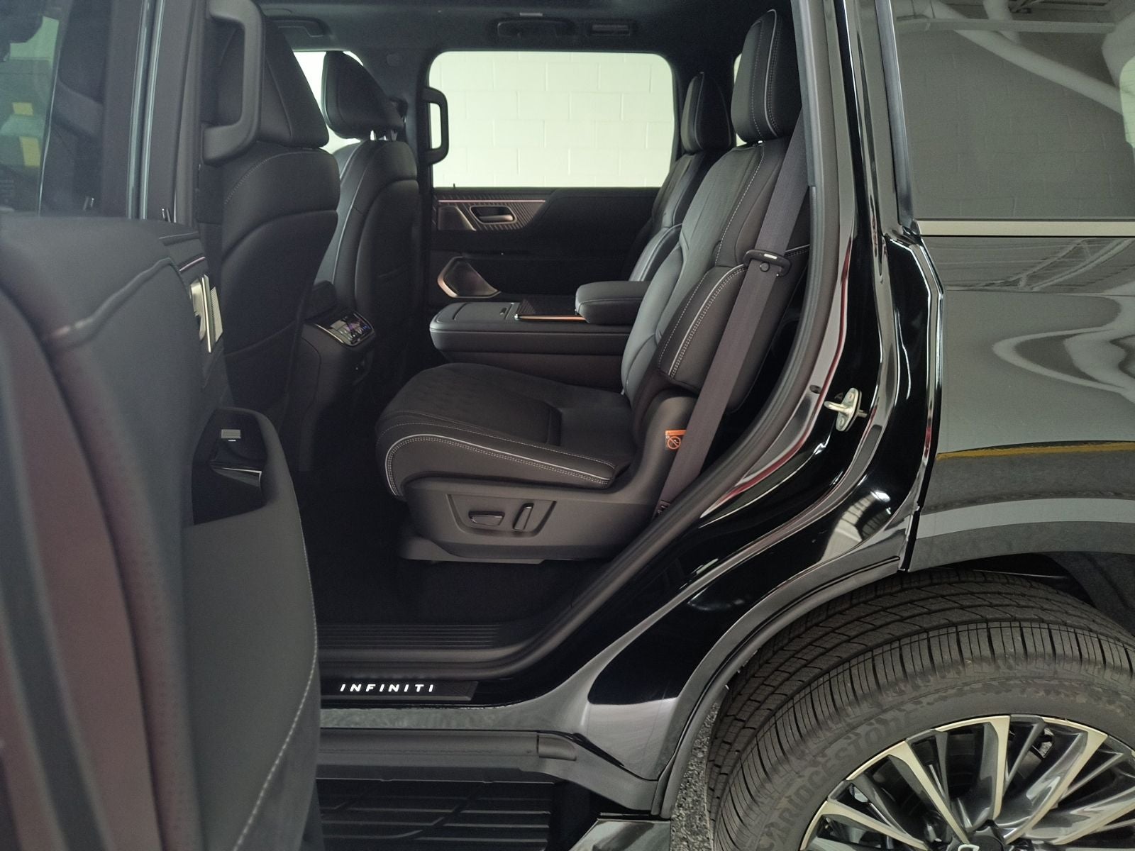 2027 INFINITI QX80 AUTOGRAPH