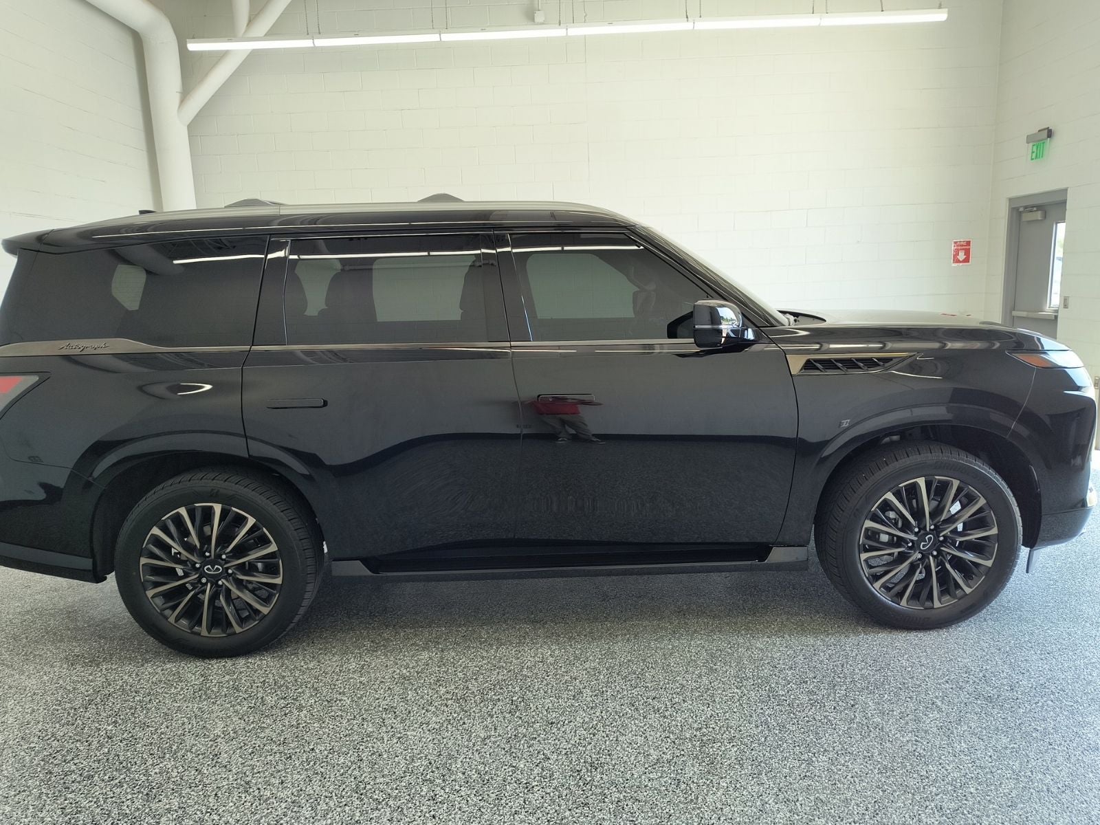 2027 INFINITI QX80 AUTOGRAPH