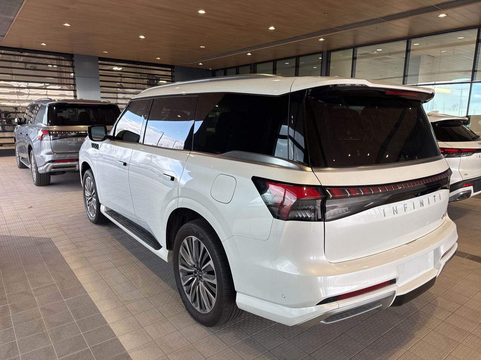 2025 INFINITI QX80 SENSORY