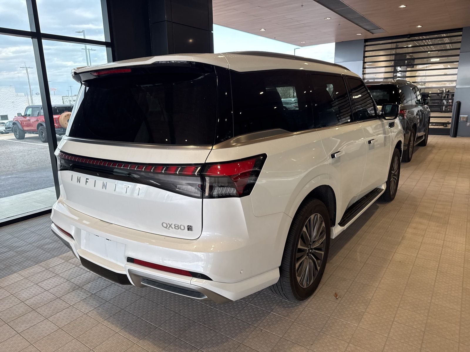 2025 INFINITI QX80 SENSORY
