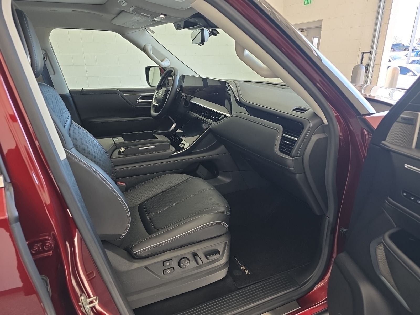 2025 INFINITI QX80 SENSORY