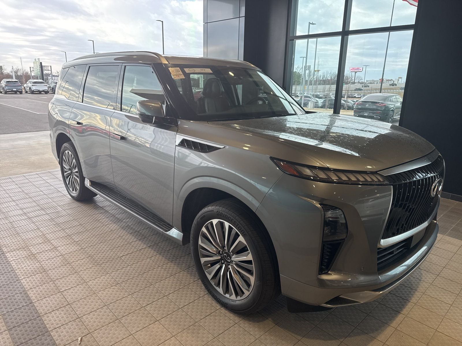 2025 INFINITI QX80 SENSORY