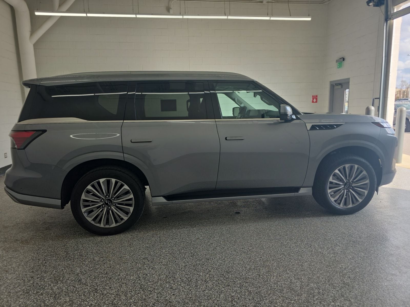 2025 INFINITI QX80 SENSORY