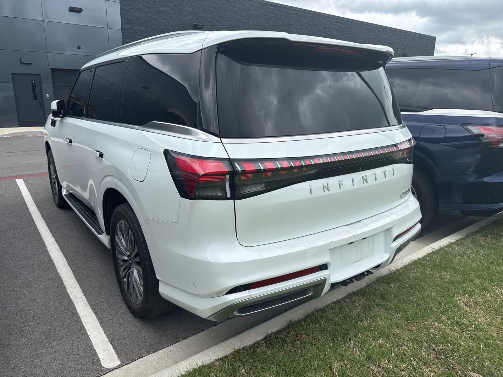 2025 INFINITI QX80 SENSORY