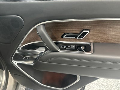 2025 Land Rover Range Rover SE
