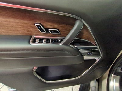 2025 Land Rover Range Rover SE