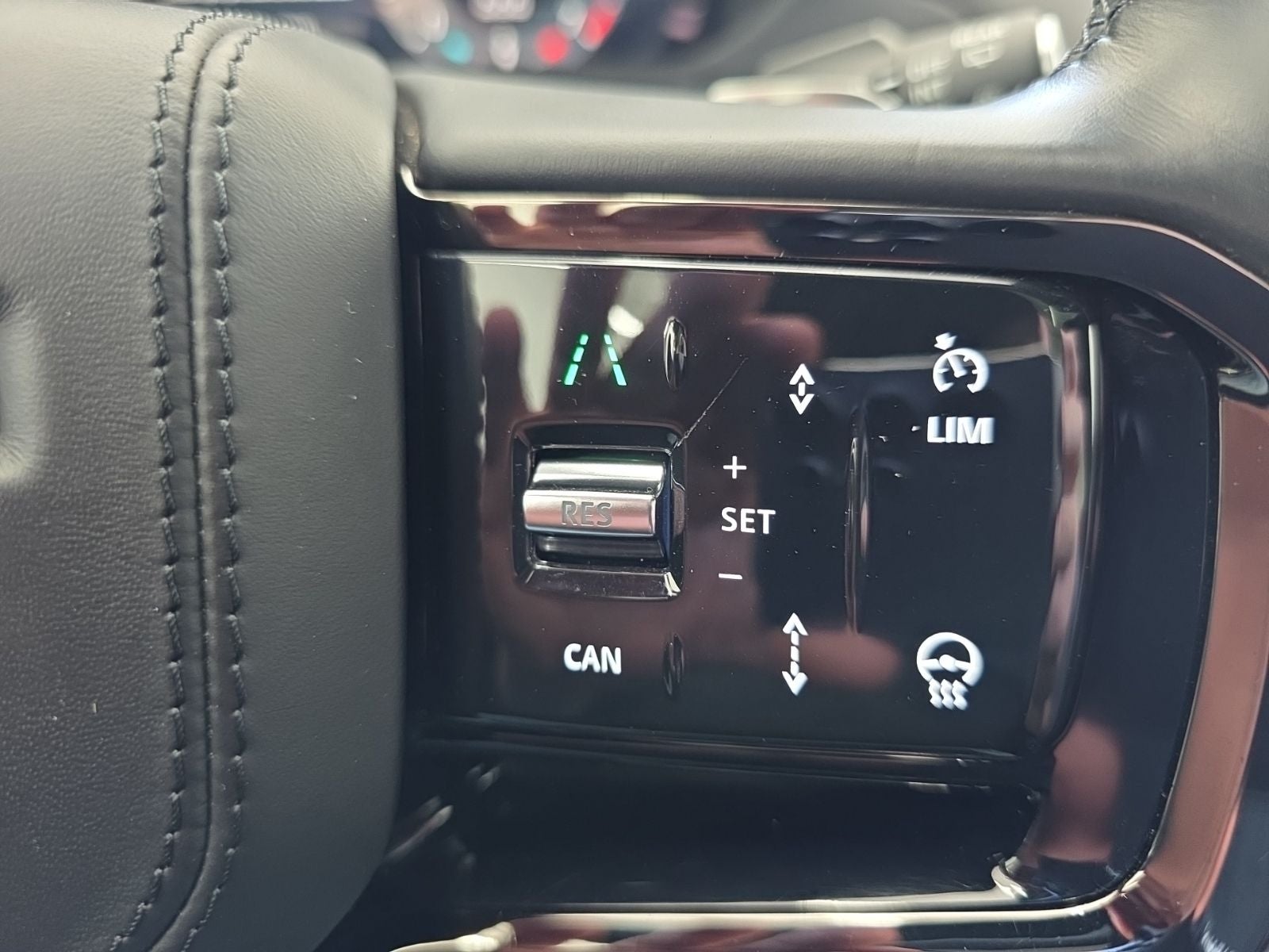 2025 Land Rover Range Rover Velar Dynamic SE