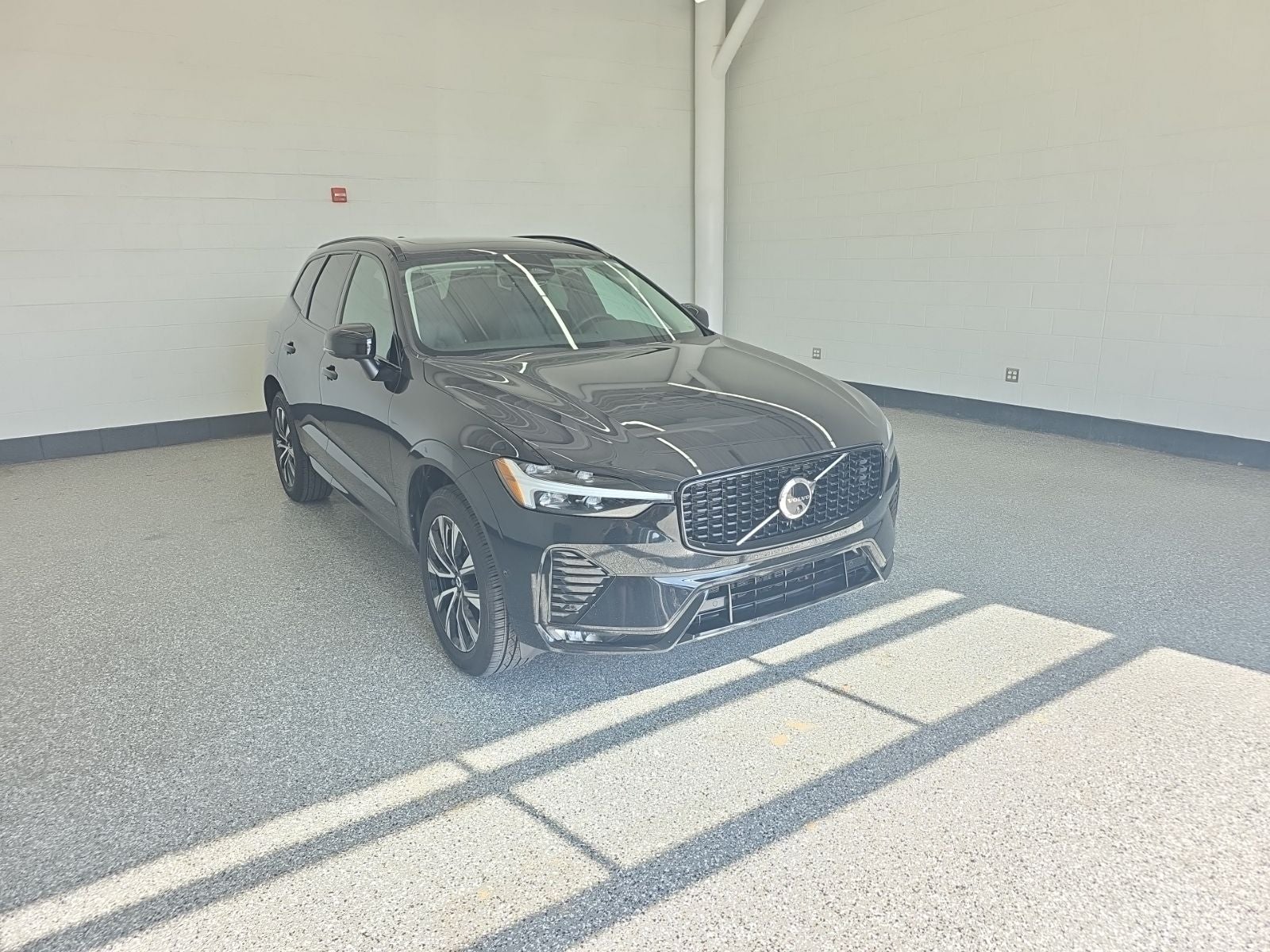 2023 Volvo XC60 B5 Plus Dark Theme